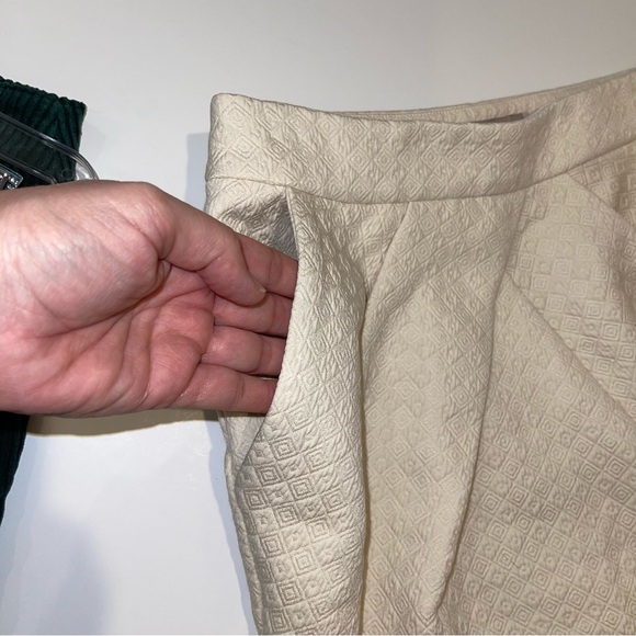 Forever 21 Ivory Textured Mini Skirt Sz XS - Picture 5 of 17